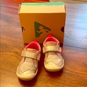 Plae girl’s silver sneakers :)